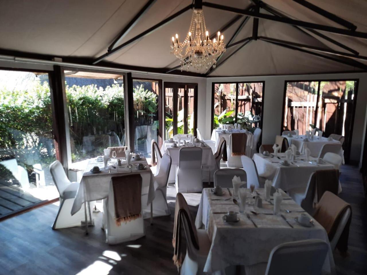 Vista Ort Hotel Kempton Park Bagian luar foto