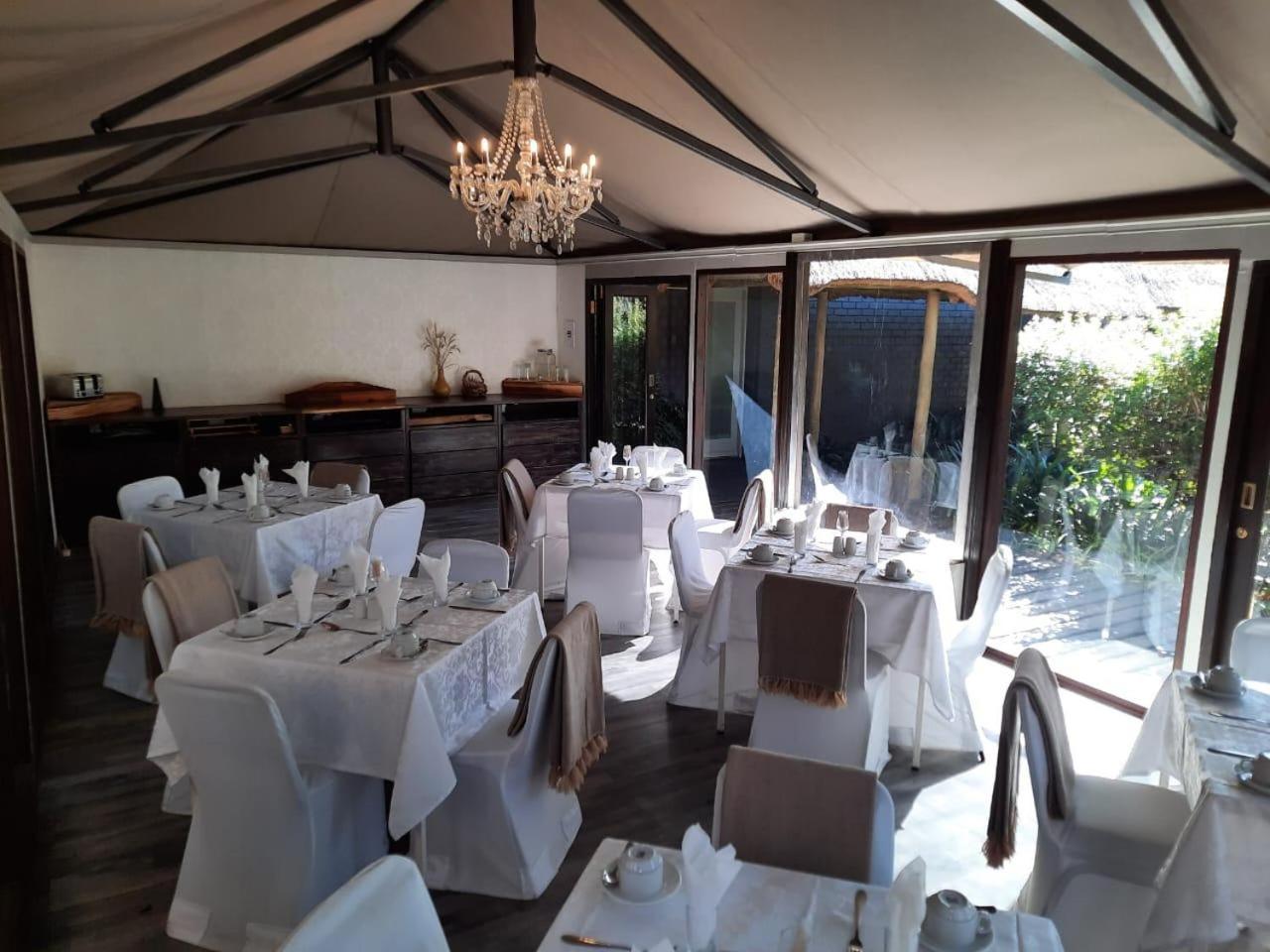 Vista Ort Hotel Kempton Park Bagian luar foto